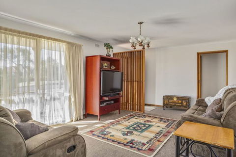 Foreshore Beach House Ideal Family Spot - Accommodation QLD 2