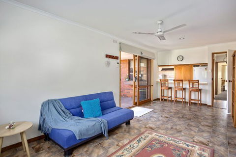 Foreshore Beach House Ideal Family Spot - Accommodation QLD 5