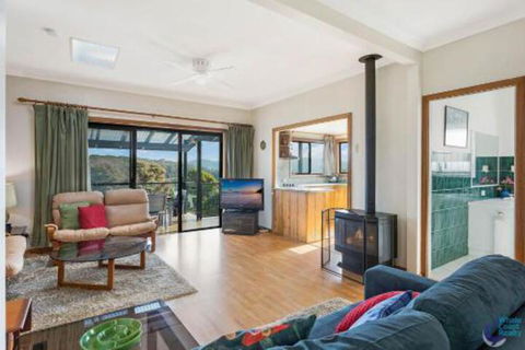 Inlet Views At 20 The Loop - Accommodation QLD 4