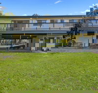 Oscars Inlet Side Short Walk TO Beach OR Town - Accommodation QLD