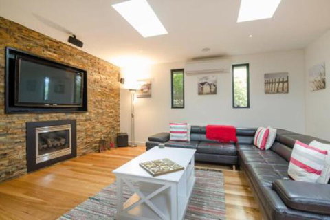 PIER 55 DROMANA... - Accommodation QLD 0