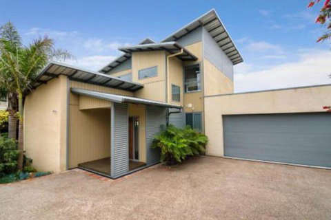 PIER 55 DROMANA... - Accommodation QLD 4