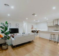 118 Refreshing 3BR Werribee Family House - Accommodation QLD