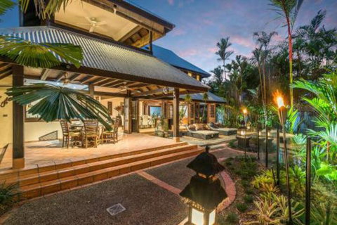 Luxurious Sala Private Beachfront Escape - Accommodation QLD 4