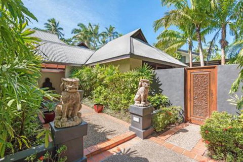 Luxurious Sala Private Beachfront Escape - Accommodation QLD 6