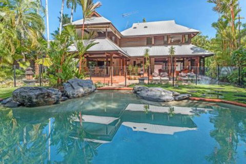 Luxurious Sala Private Beachfront Escape - Accommodation QLD 0