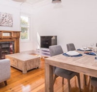 Beautiful Pre-loved Ashfield 4 Bedroom Home - Accommodation QLD