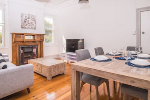 Beautiful Pre-loved Ashfield 4 Bedroom Home - Accommodation QLD 0