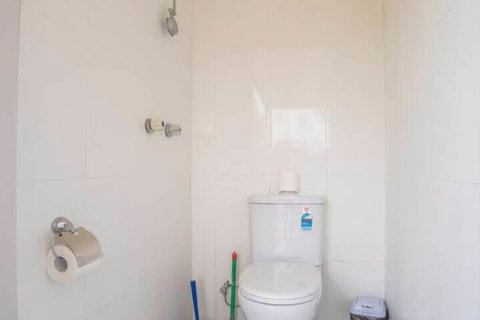 Beautiful Pre-loved Ashfield 4 Bedroom Home - Accommodation QLD 7