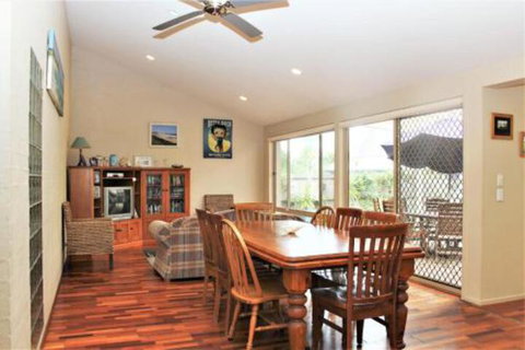 BEACHSIDE VILLA 2 - Accommodation QLD 0