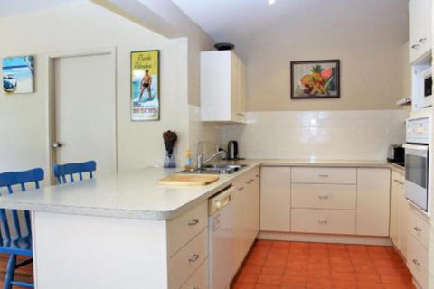 BEACHSIDE VILLA 2 - Accommodation QLD 2