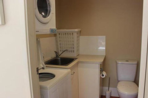 BEACHSIDE VILLA 2 - Accommodation QLD 7