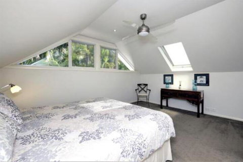 THE BEACH HOUSE - Accommodation QLD 4