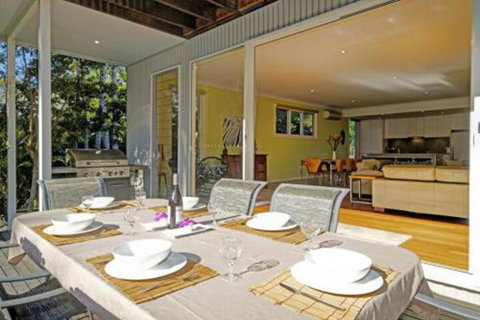 THE BEACH HOUSE - Accommodation QLD 3
