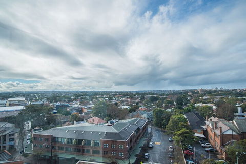 Modern, Spacious Apt@liverpool With Incredible Views - Accommodation QLD 1