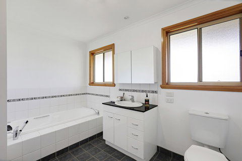 Yarragon 4 Bedroom House In Gippsland - Accommodation QLD 5