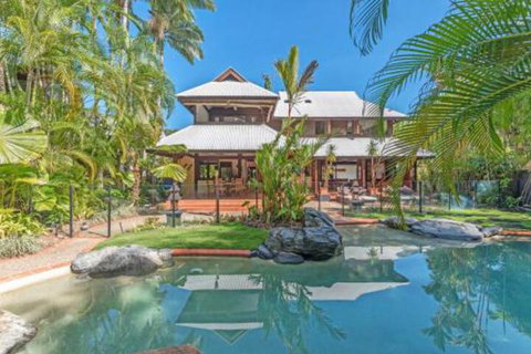 Sala On The Beach Luxury Beachfront House - Accommodation QLD 5