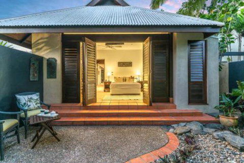 Sala On The Beach Luxury Beachfront House - Accommodation QLD 7