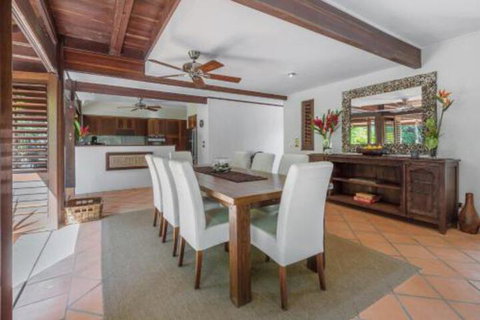 Sala On The Beach Luxury Beachfront House - Accommodation QLD 3