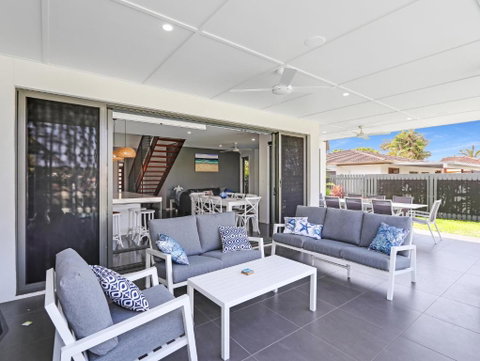 WATERFRONT HOME BORDERING MOOLOOLABA - Accommodation QLD 3