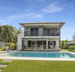 WATERFRONT HOME BORDERING MOOLOOLABA - Accommodation QLD