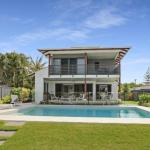 WATERFRONT HOME BORDERING MOOLOOLABA - Accommodation QLD 0