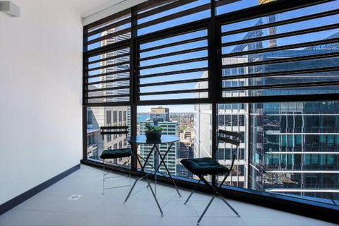 CITY HIGH Hosted By: LAbode Accommodation - Accommodation QLD 6