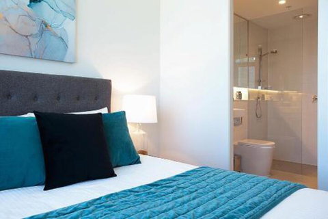 CITY HIGH Hosted By: LAbode Accommodation - Accommodation QLD 2