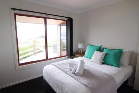 DOLPHIN LOOKOUT COTTAGE Amazing Views Of The Bay Of Fires - Accommodation QLD 5