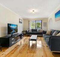 Family Getaway Walk to Bay Beach - Accommodation QLD