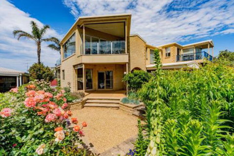 VIEWS FOREVER INVERLOCH - Accommodation QLD 5