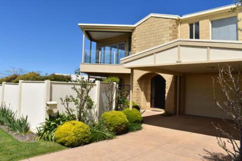VIEWS FOREVER INVERLOCH - Accommodation QLD 0