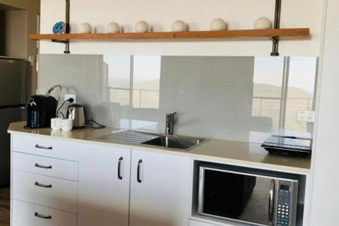 The Silvermoon Villa Private Villa - Accommodation QLD 4