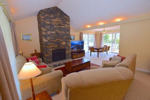 Rocky Mountain Cottage - Accommodation QLD 7