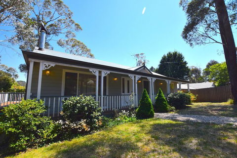 Rocky Mountain Cottage - Accommodation QLD 1