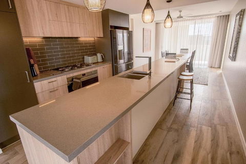 Dune Beachfront Apartments - Accommodation QLD 5