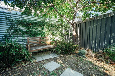 Santorini On Seaview Beachside Living Sauna Wifi - Accommodation QLD 1