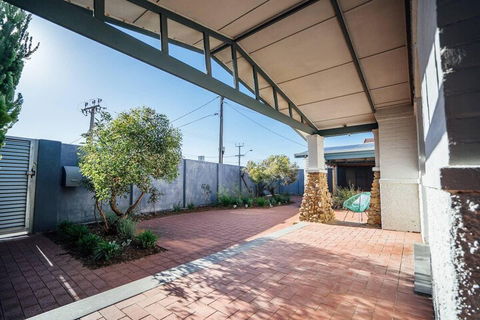 Santorini On Seaview Beachside Living Sauna Wifi - Accommodation QLD 5