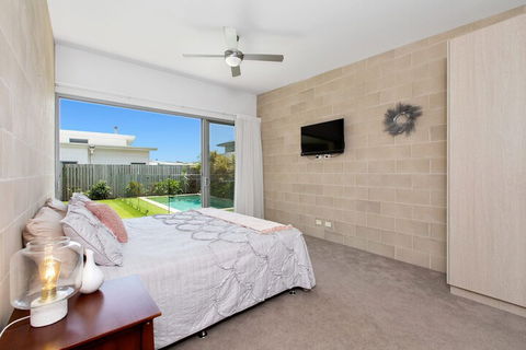 BEACHSIDE HAVEN - Accommodation QLD 4