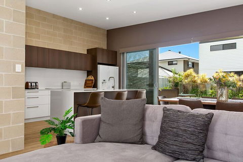 BEACHSIDE HAVEN - Accommodation QLD 7