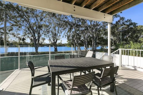 Stunning River House 51 Hilton Esplanade - Accommodation QLD 0