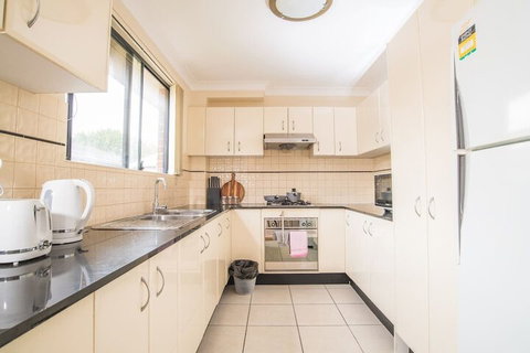True Comfort! 3bed2bath APT Near Ashfield Station! - Accommodation QLD 4