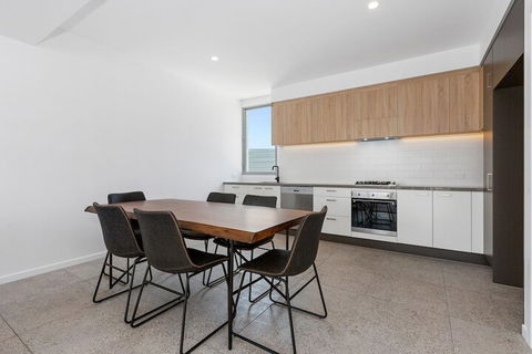 BRAND NEW OCEAN AVENUE TOWNHOUSE - Accommodation QLD 6