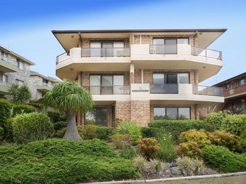 Renas Court 2 - Accommodation QLD 1