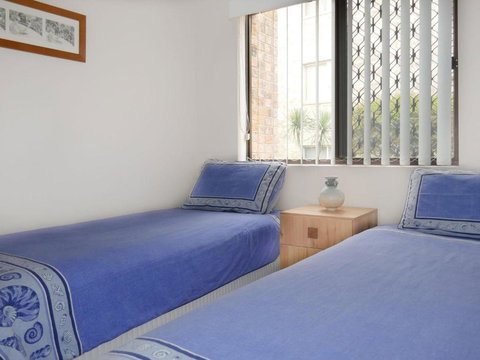 Renas Court 2 - Accommodation QLD 3