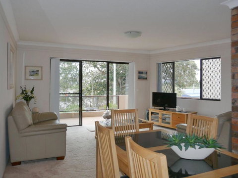 Renas Court 2 - Accommodation QLD 2