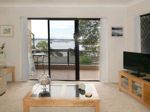 Renas Court 2 - Accommodation QLD 6