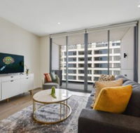 HomeHotel Luxurious High Rise Apt - Accommodation QLD