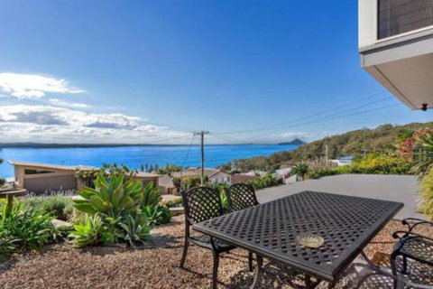 Yenangoon Walking Togetherat Corlette - Accommodation QLD 6