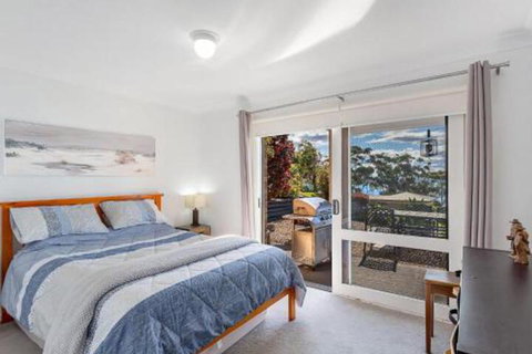 Yenangoon Walking Togetherat Corlette - Accommodation QLD 4